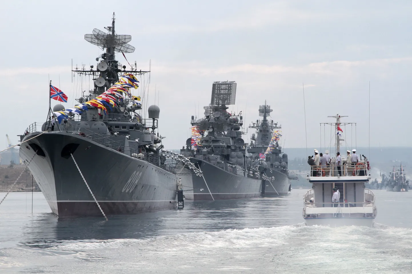 Vene sõjalaevad Sevastopolis.