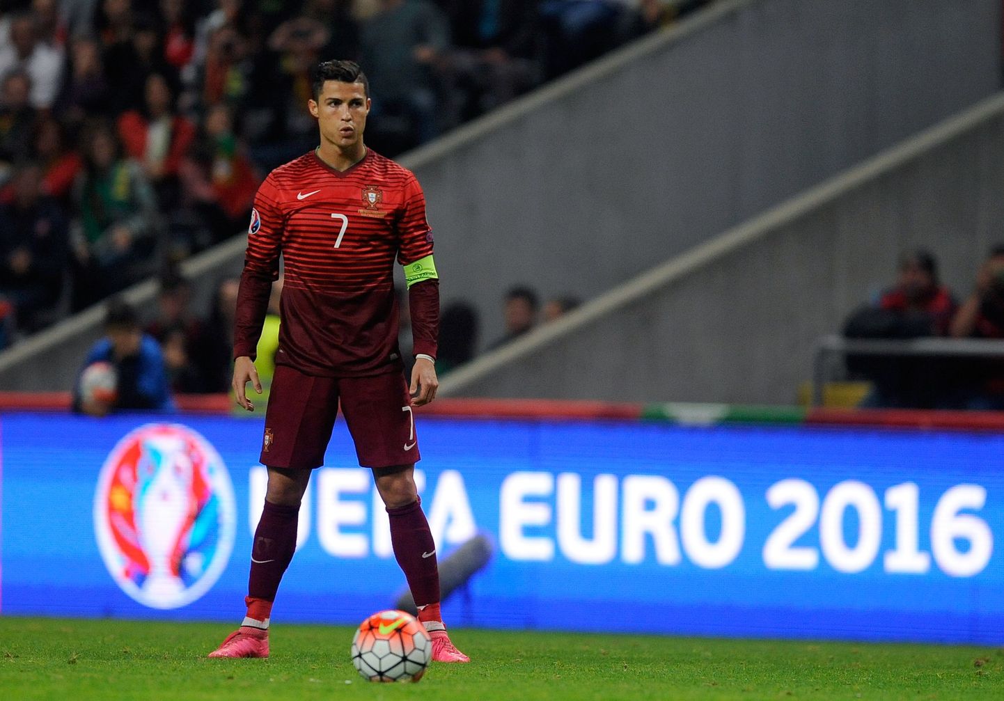 Ronaldo Portugali koondise särgis.