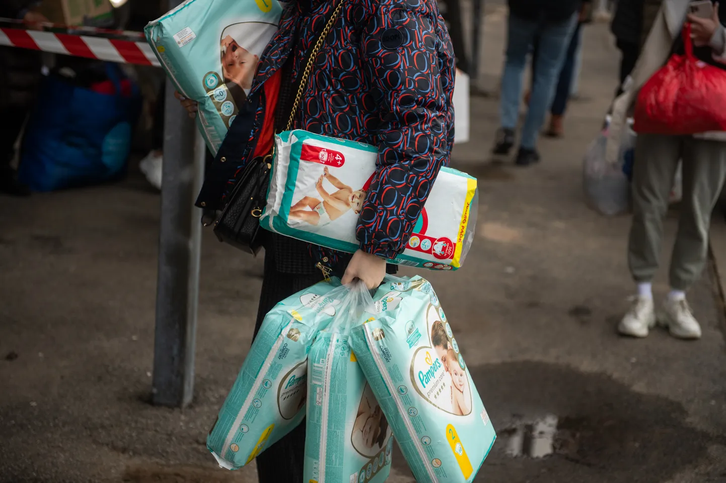 RTU Rīgas biznesa skolas studentu rīkotā mantu savākšanas akcija Ukrainas bēgļiem