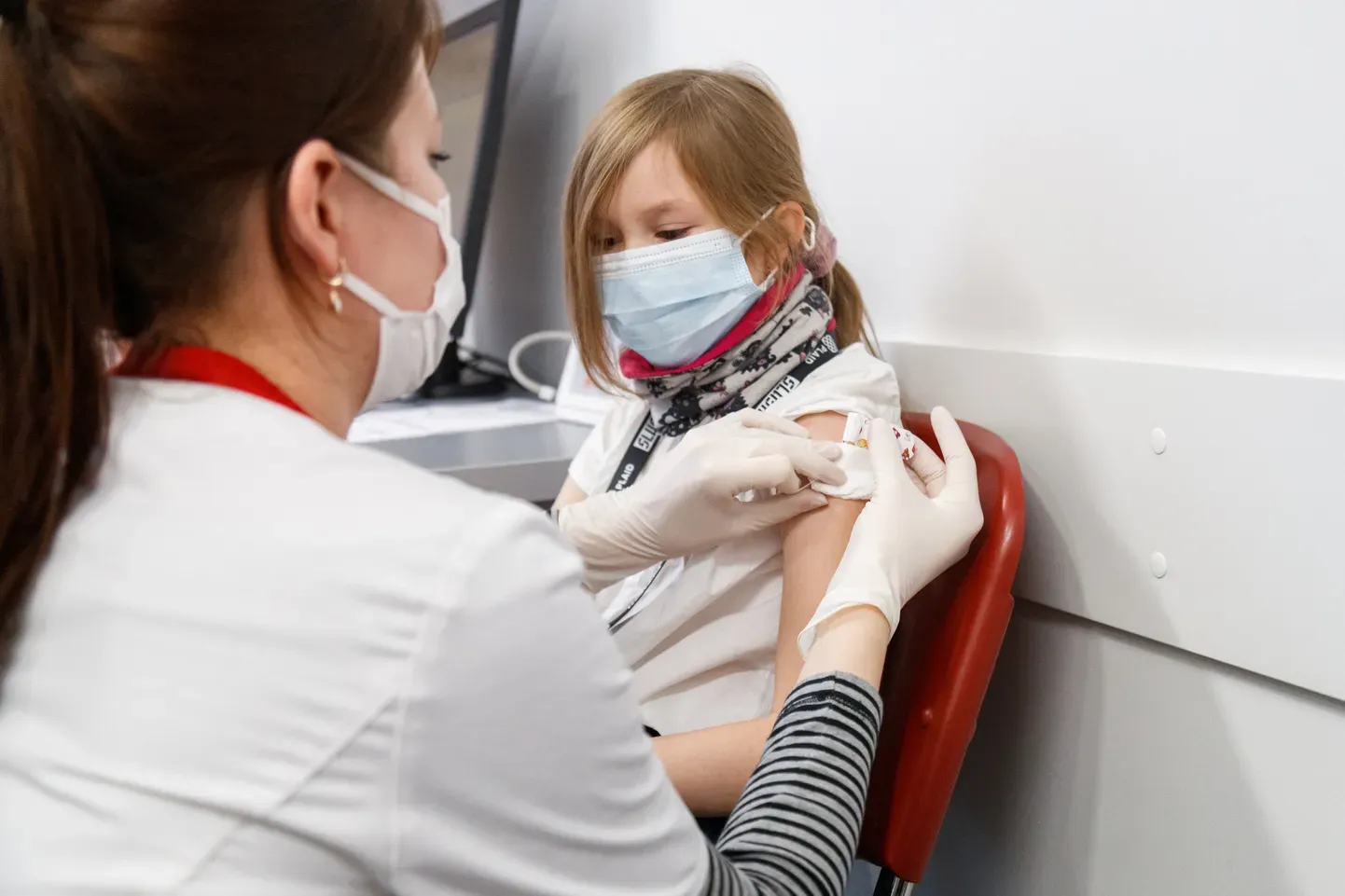 Эффективной защитой от коклюша является вакцинация.