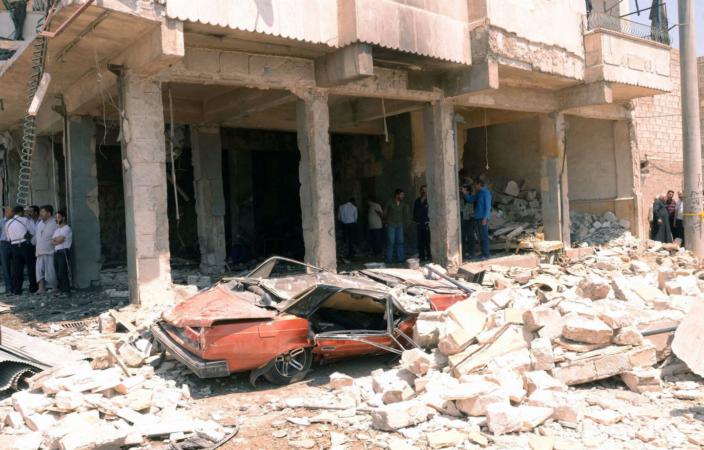 Pildil autopommiplahvatuse tagajärjed Aleppos 5. mail.