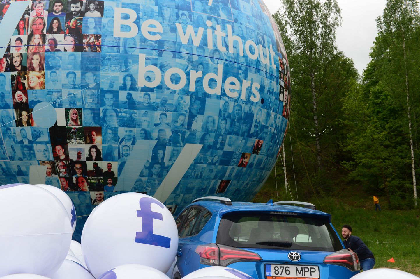 TransferWise Tartus püstitatud maailmarekord, kui püsti pandi läbi aegade suurim täispuhutud õhupall. Maailma avatust ja mitmekesisust sümboliseeriv 21-meetrine kõrgune õhupall kerkis ERMi kõrval asuvasse Tartu lumeparki.