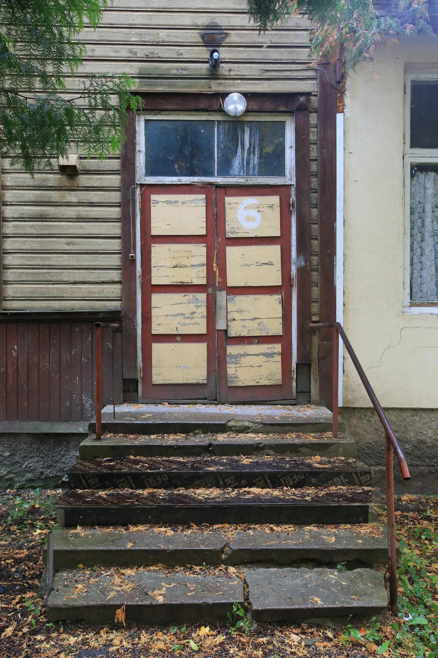 Väikelinnades müstilised üüritootlused.