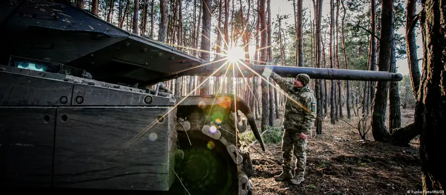 Поставки современного оружия могут сыграть решающую роль в войне в Украине, полагают эксперты. На фото: танк Leopard 2 A6 на вооружении ВСУ под Донецком