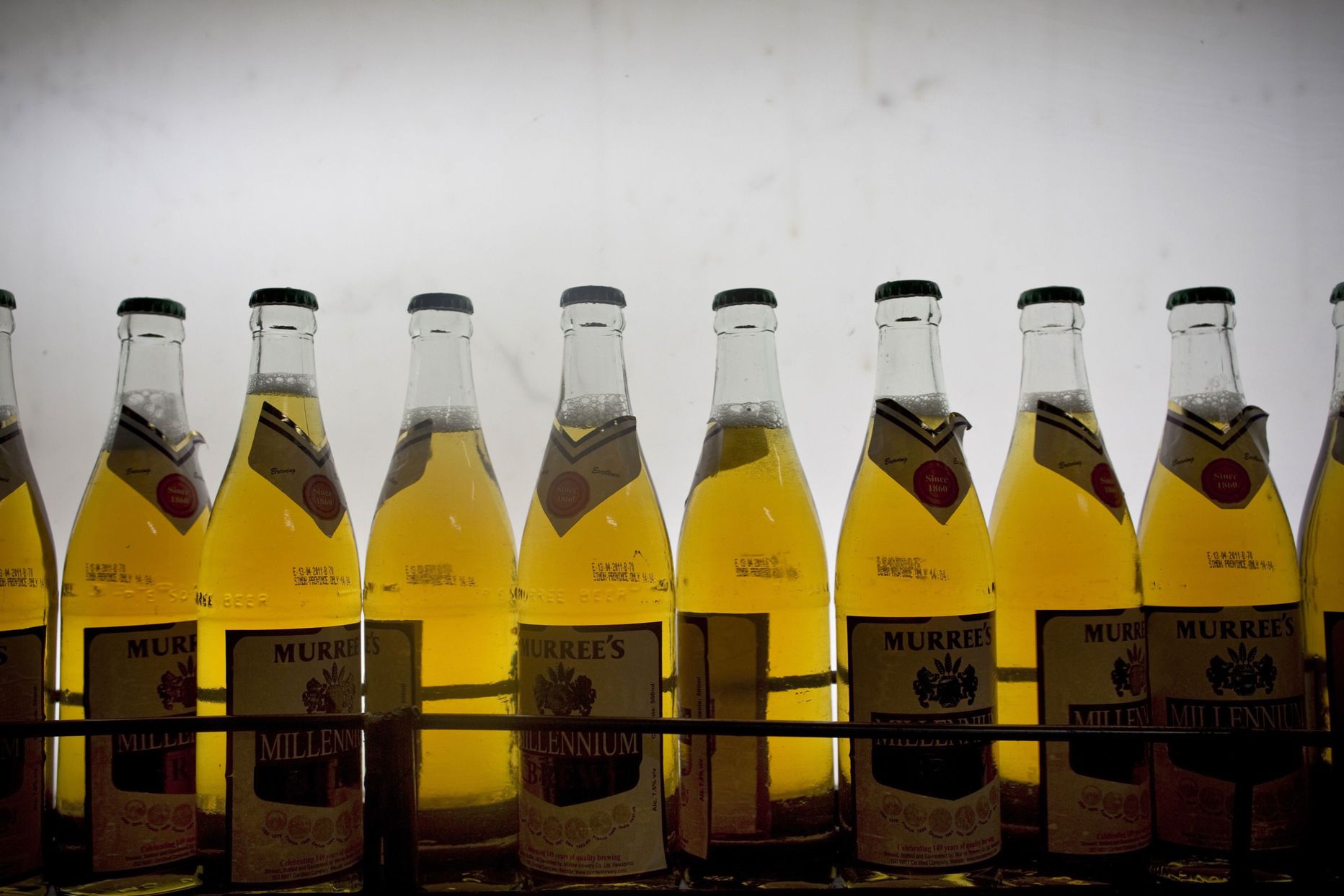 Pakistanis seaduslikult tegutseva Muree alkoholitööstuse toodang.