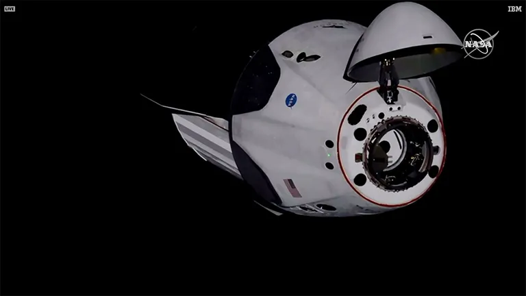 NASA foto SpaceX kosmoselaevast Crew Dragon, mis viis astronaudid Robert Behnkeni ja Douglas Hurley ISSile
