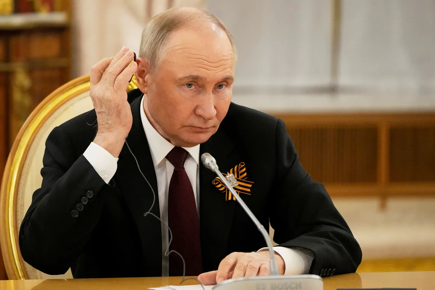 Krievijas prezidents Vladimirs Putins 2025. gada 9. maijā Kremlī tiekas ar Serbijas prezidentu Aleksandru Vučiču.