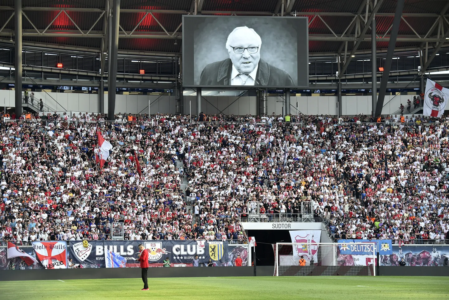 Фотография Уве Зеелера на стадионе Red Bull Arena накануне матча "Лейпциг"-"Ливерпуль".