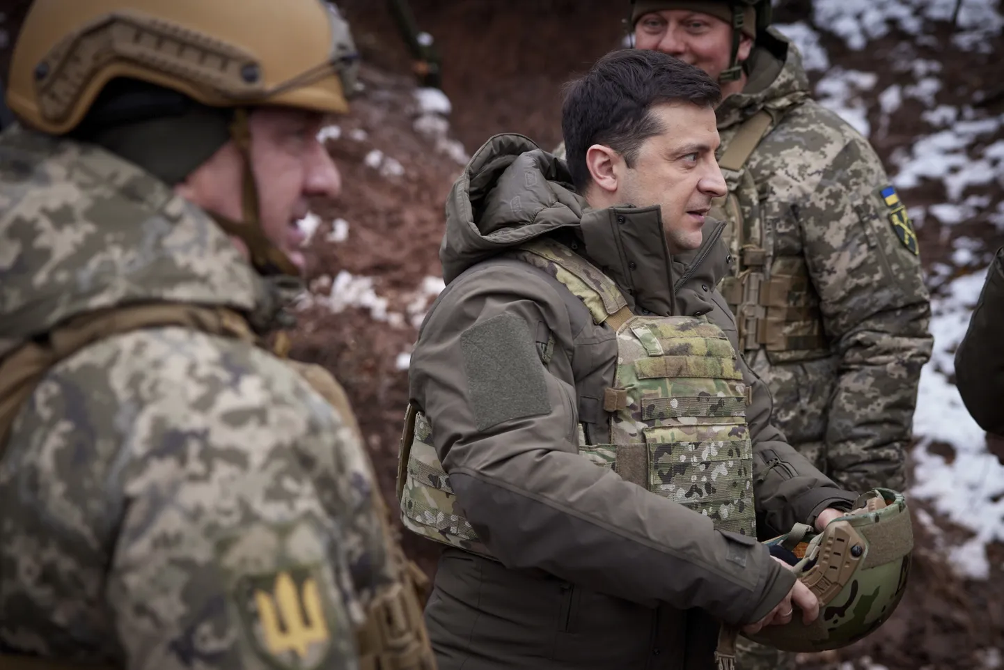 Volodõmõr Zelenskõi külastas sõdureid Donetski rindelõigus 6. detsembril 2021. a.