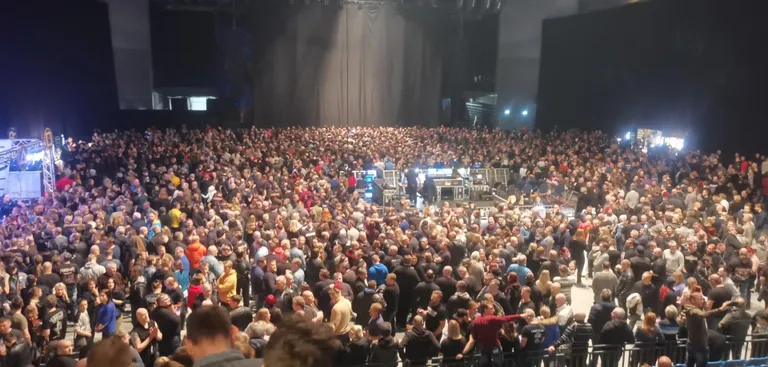 Manowari publik Tallinnas Unibet Arena blackbox'is.