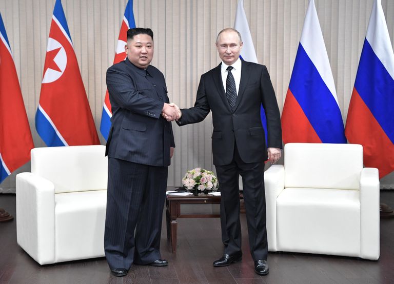 Kohtumise napist sisust hoolimata sai Kim analüütikute sõnul just seda, mida ta oli saama tulnud: tugeva käepigistuse Putinilt rahvusvahelise meedia silme all, leiavad analüütikud.
