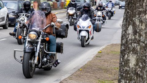 GALERII ⟩ Motoparaadil nägi uute ja uhkete tsiklite kõrval vanu ja väärtuslikke
