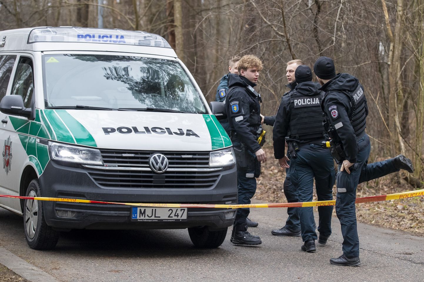 Полиция Литвы на месте нападения на Леонида Волкова.