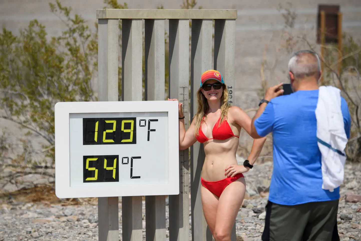 Термометр в Национальном парке Калифорнии показывает 54 градуса по Цельсию.