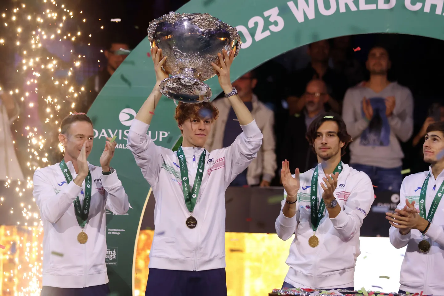 Jannik Sinner sai karjääris esmakordselt tõsta pea kohale Davis Cupi võidutrofee.