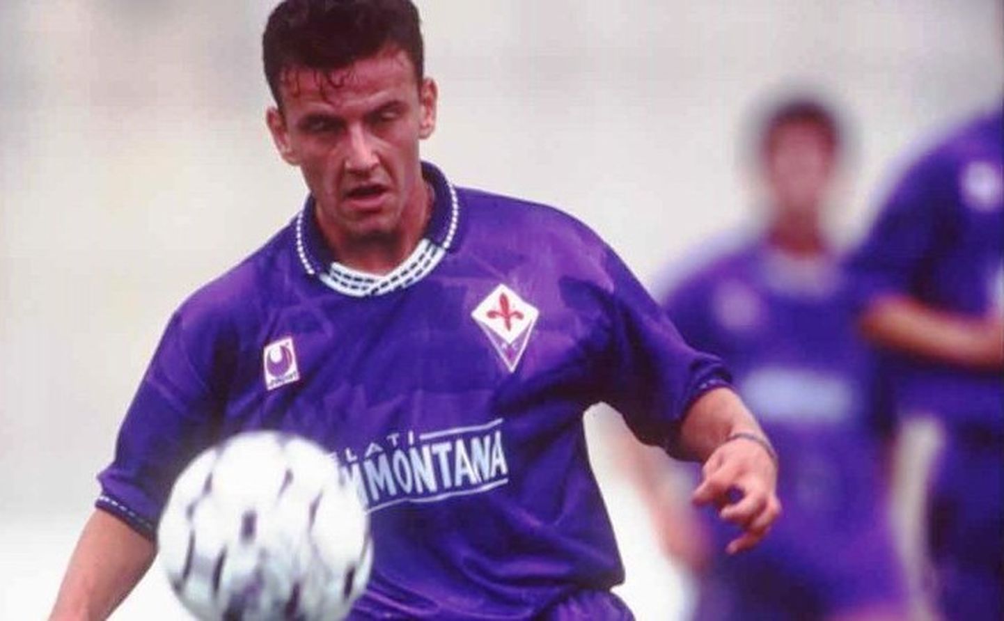 Francesco Flachi 1993-1994 hooajal ACF Fiorentina särgis.