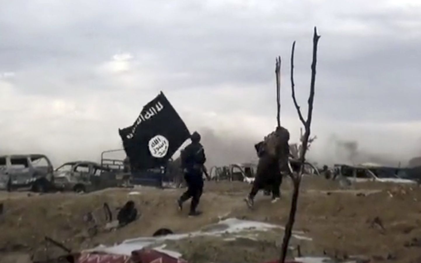 Islamiriigi võitlejad Süürias 18. märtsil 2019 äärmusrühmituse enda postitatud videos.