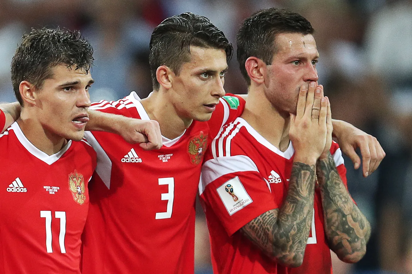 Roman Zobnin, Ilja Kutepov ja Fjodor Smolov jälgivad ärevusega penaltiseeriat