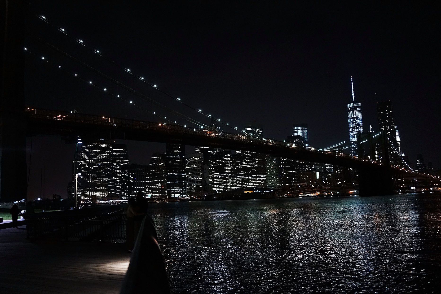 Vaade New Yorgi linnale Brooklyni silla juurest.