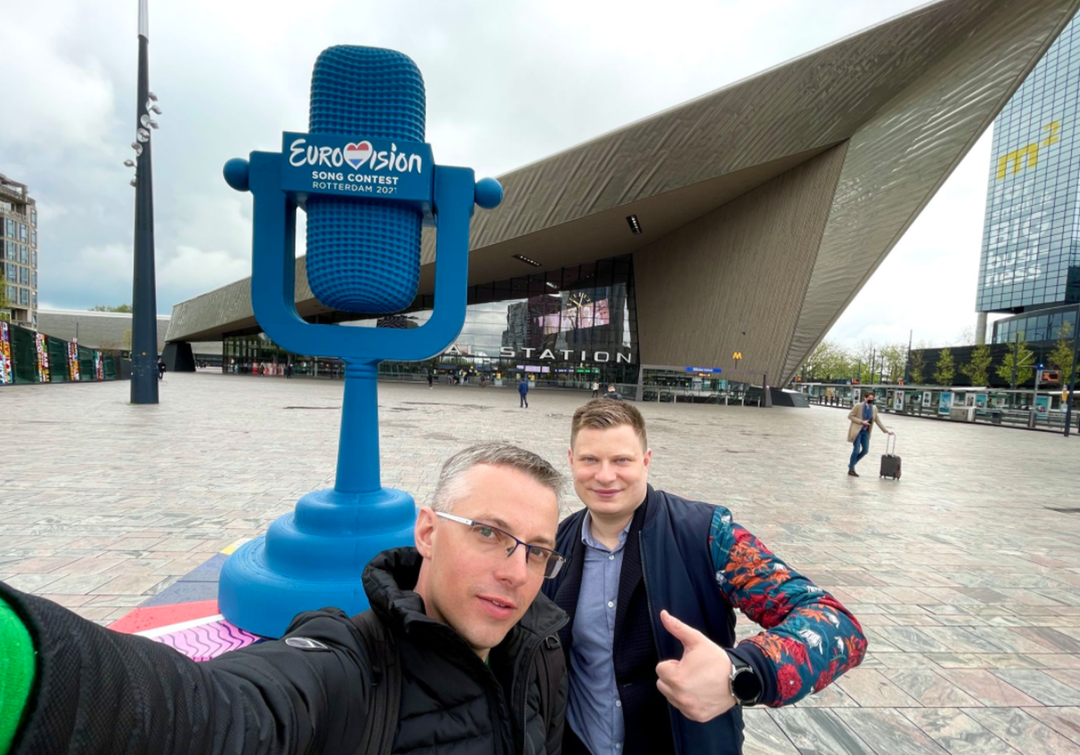 Fotograaf Konstantin Sednev ja ajakirjanik Edgar Gergel Eurovisioonil, Rotterdamis.