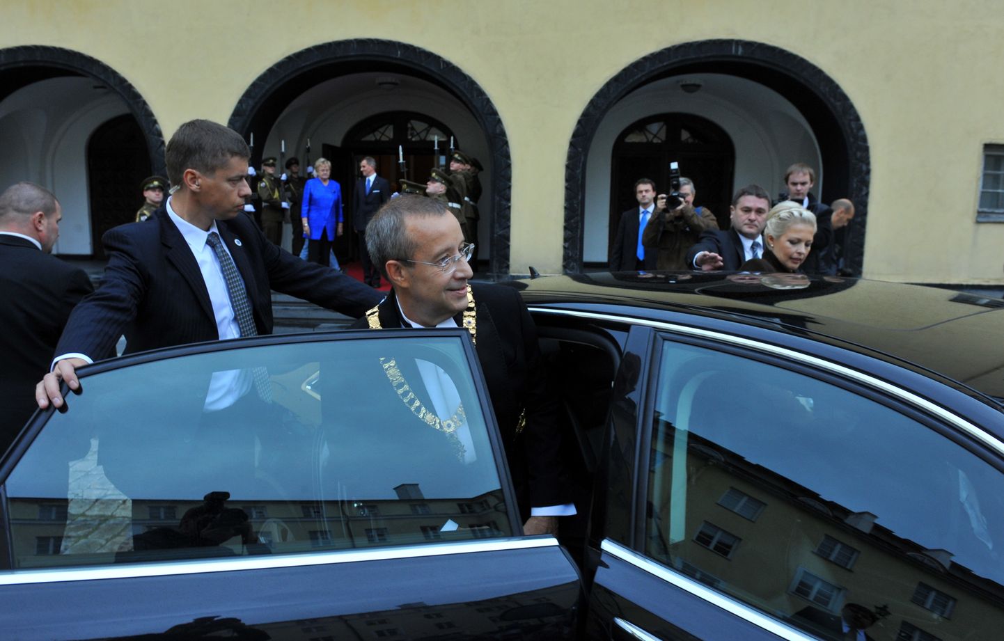 President Toomas Hendrik Ilves andis riigikogu ees teiseks ametiajaks ametivande Eesti rahvale. 10. oktoober 2011.