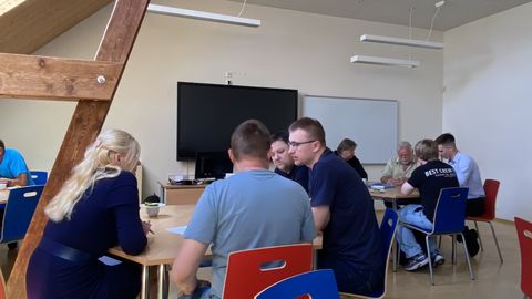 105-aastane Viljandi kutseõppekeskus lõi peaaegu 30-aastase pausi järel vilistlaskogu