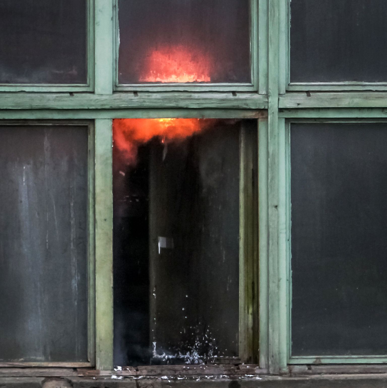 Tulekahju ajal ruumi kinni jäädes võivad aknad olla põlevast majast ainukeseks väljapääsuteeks.