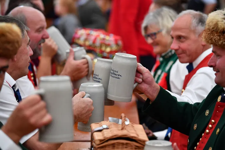 Pidulised Oktoberfestil. 