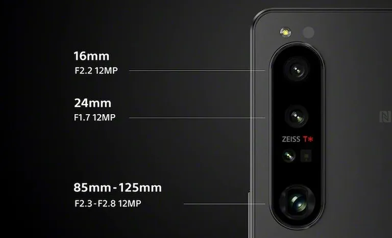 Kolm tagakaamerat - erineva vaatenurgaga, kuid kõik sama suure sensoriga ja filmivad 4K HDR kvaliteediga.