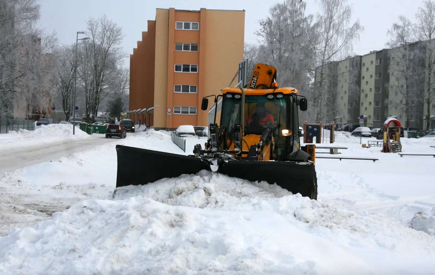 Kui mingeid ootamatusi ei tule, jätkab Jõhvi teede hooldamist veel neli ja pool aastat firma N&V.