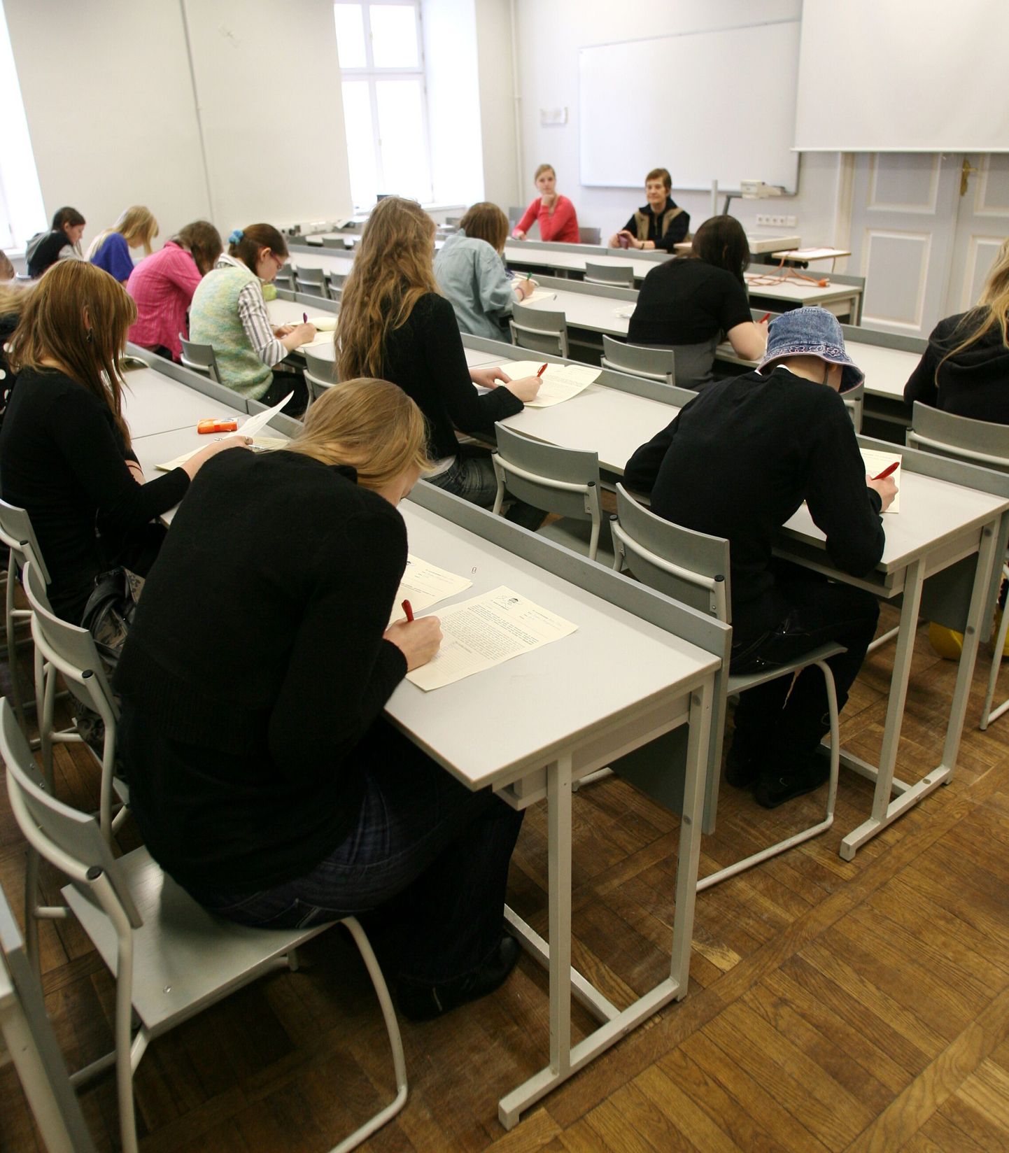 Tartu Ülikool kutsub lisaks noortele koolipinki ka soliidsemas eas õppimishuvilisi.