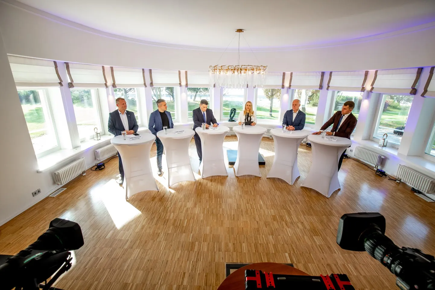 Foto meie erakondade poliitikutega on loo juures illustreeriv.