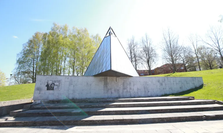 Tartu lauluväljaku tulepüramiid.
