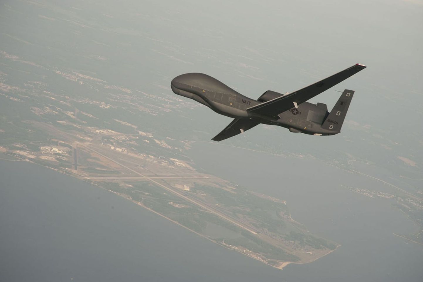 USA mehitamata õhusõiduk RQ-4 Global Hawk.