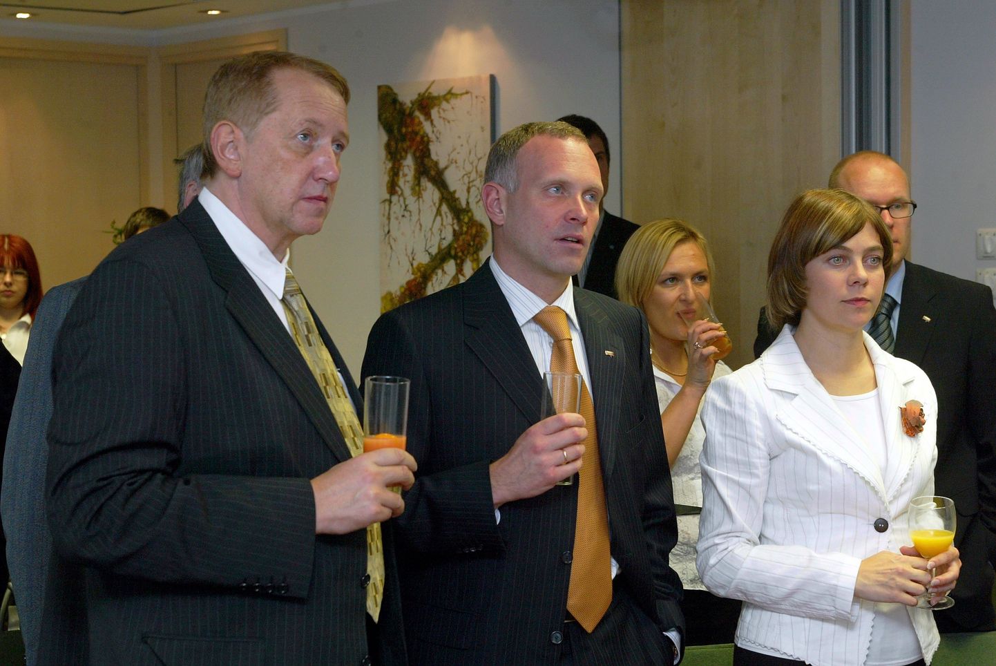 Üks edukamaid esimesi börsipäevi oli Olympic EG-l 2006. aasta oktoobis. Fotol Olympicu toonased suuromanikud Jaan Korpusov ning Armin karu ja Tallinna börsi toonane juht Kaidi Ruusalepp)