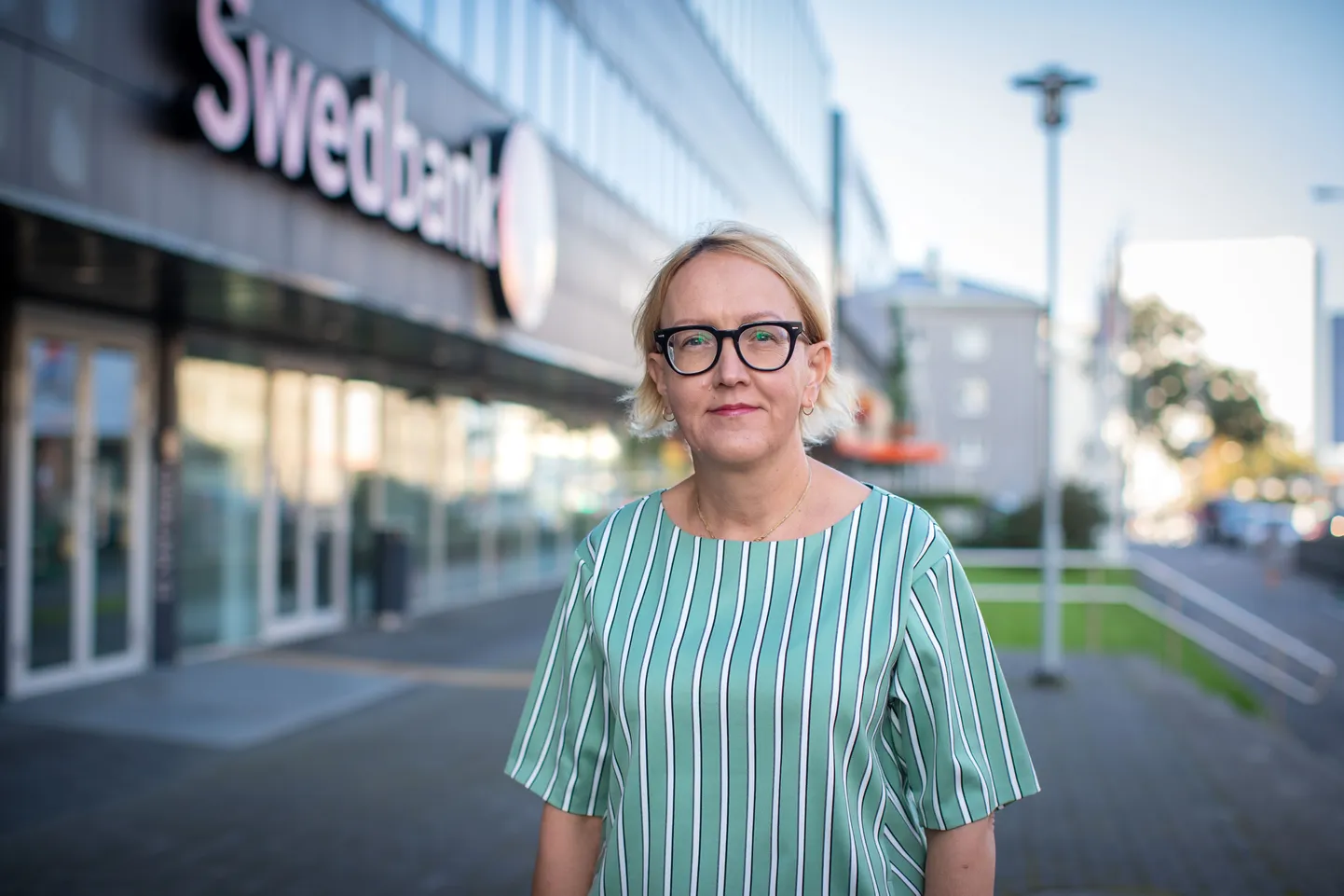 Swedbank juhatuse liikme Ede Raagmetsa sõnul on pangapettuste või muude telefoni- või investeerimiskelmuste puhul esmane eesmärk saada kätte inimese autentimisandmed.