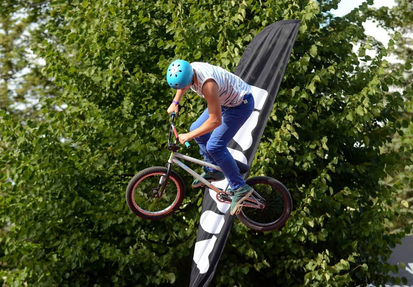 Seitsmendal "Sindi Skate" võistlusel võtavad mõõtu BMXi, rula- ja tõukerattasõitjad.