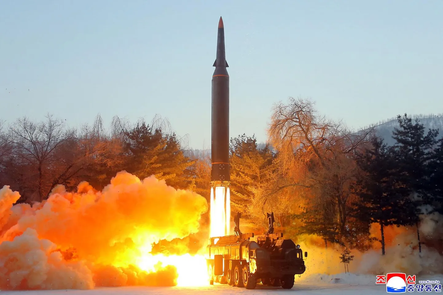 Põhja-Korea Kaitseteaduste Akadeemia eestvõtmisel olevat 5. jaanuaril salajasest asukohast välja tulistatud just selline hüperhelikiirusel atmosfääris sihtmärgini planeeriv tapamasin.