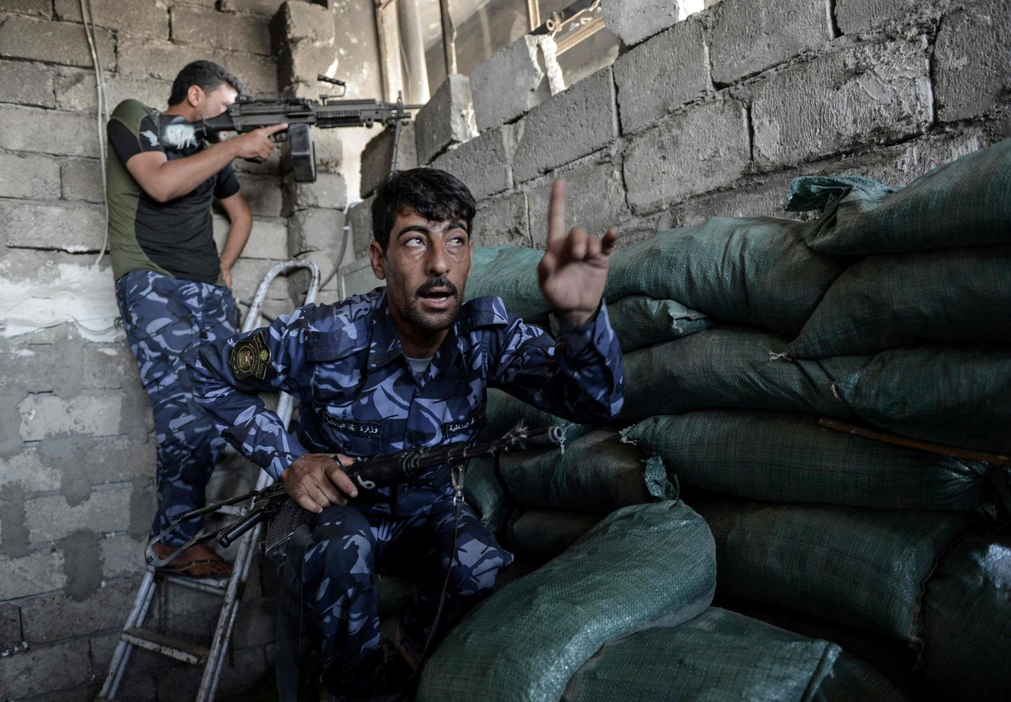 Otse Iraagi peaministrile alluva terrorismivastase üksuse võitlejad Mosuli vanalinna puhastamas.