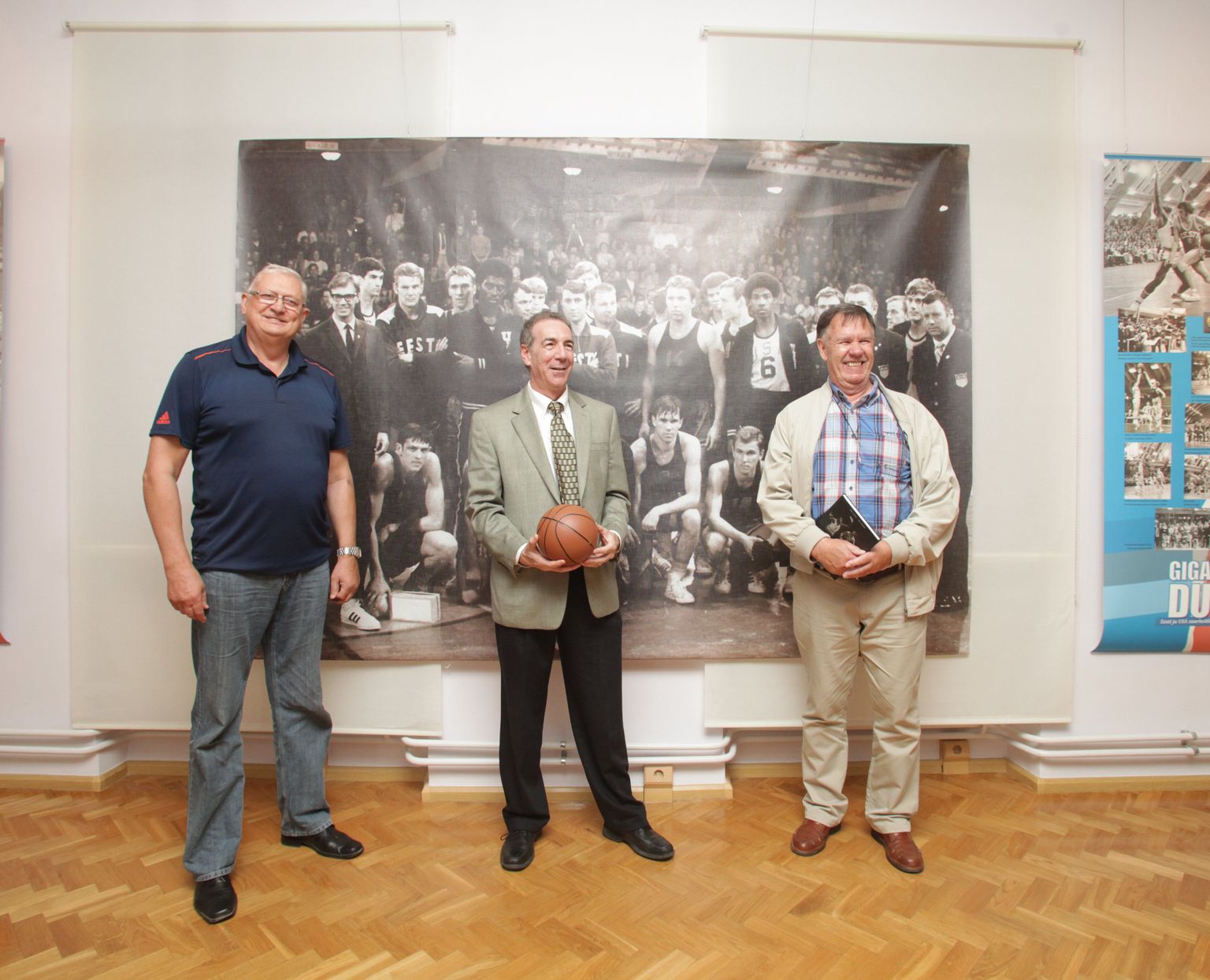 Eesti Spordimuuseumis avati näitus "Gigantide duell. Eesti ja USA suurheitlused korvpalliväljakutel" (pildil vasakult Jaak Salumets, Jeffrey D. Levine ja Aleksei Tammiste).