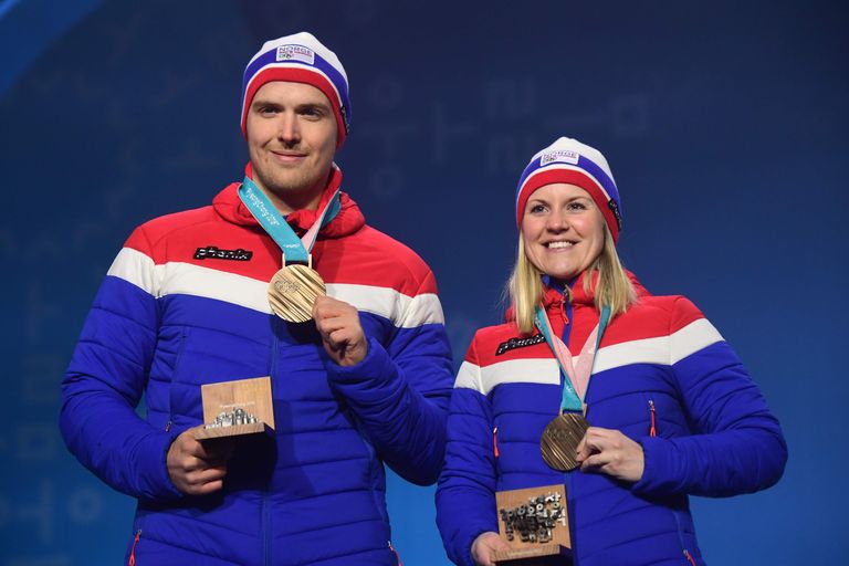 Kristin Skaslien ja Magnus Nedregotten jõudsid juba Pyeongchangist lahkuda ja pidid medalite kaela saamiseks Lõuna-Koreasse naasma.