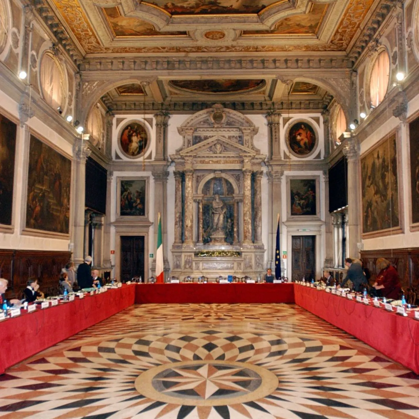 Veneetsia komisjoni plenaaristung.