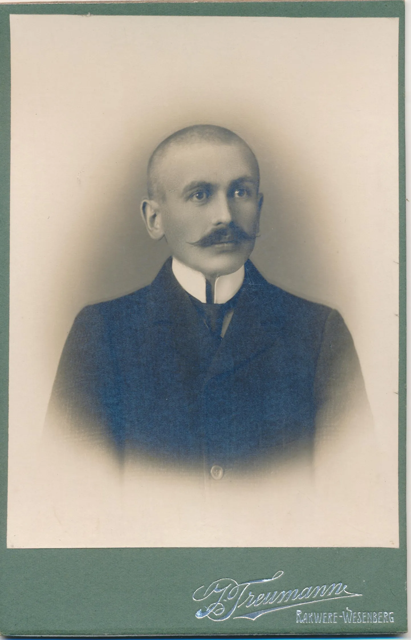 Rahva seas väga populaarne seltsitegelane ja pritsimees lihunik Magnus Baumann valiti linnanõunikuks.