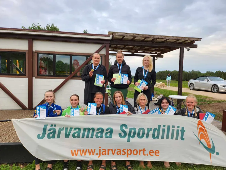 Naiste turniiril võidutses seekord ainus neljaliikmeline võistkond.