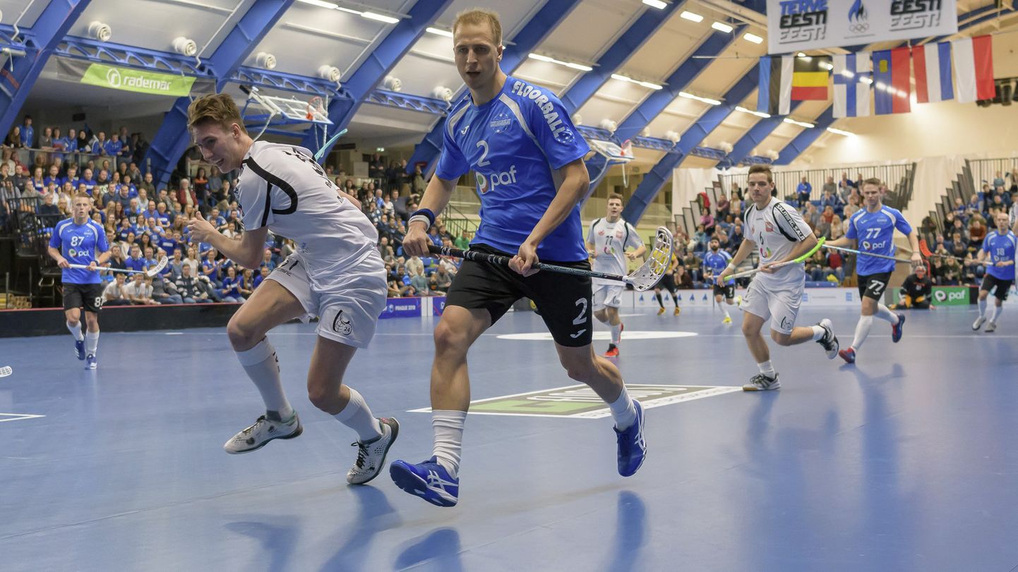 Oskar Salm (sinise särgiga) tegi head mängu ja tänu temale õnnestus Eesti meeskonnal pääseda MM-i finaalturniirile.