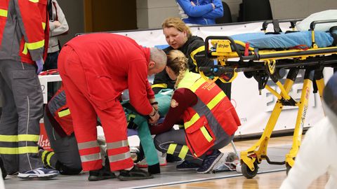 Фото: эстонскую фехтовальщицу экстренно госпитализировали с соревнований