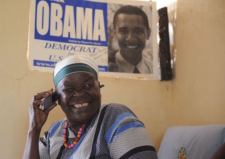 Sarah Obama 2008. aastal Barack Obama plakatiga.