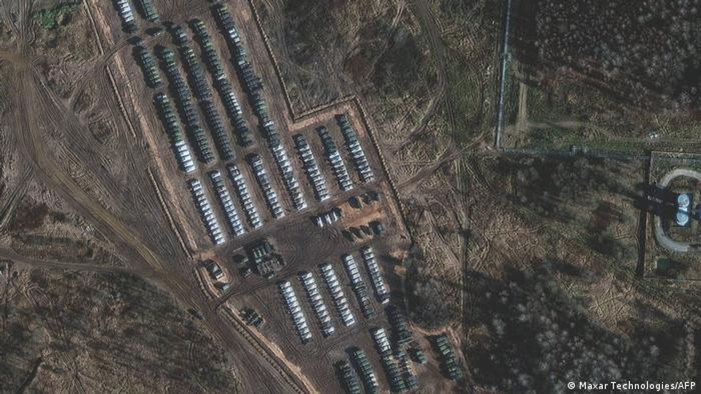 Спутниковый снимок частей РФ в районе Ельни, опубликованный изданием Politico 1 ноября 2021 года