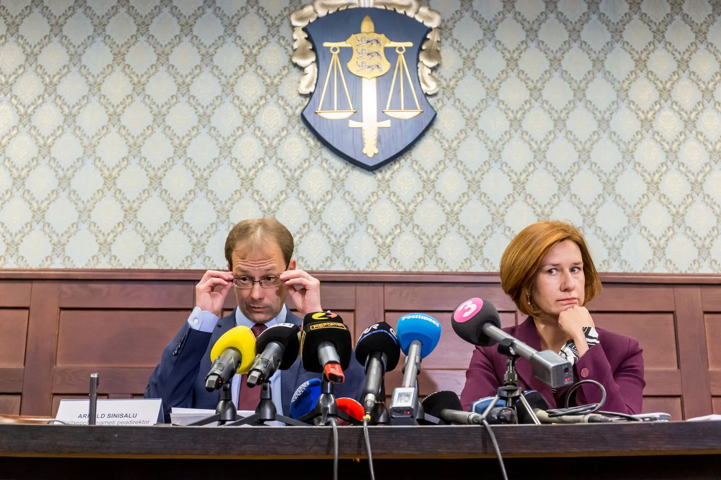 Pressikonverents riigiprokuratuuris, kus  riigi peaprokurör Lavly Perling ja kaitsepolitseiameti peadirektor Arnold Sinisalu andsid ülevaate kriminaalmenetlusest, mille käigus on täna kuriteokahtlustuse saanud Tallinna linnapea ja Keskerakonna esimees Edgar Savisaar ja rida suurärimehi.
