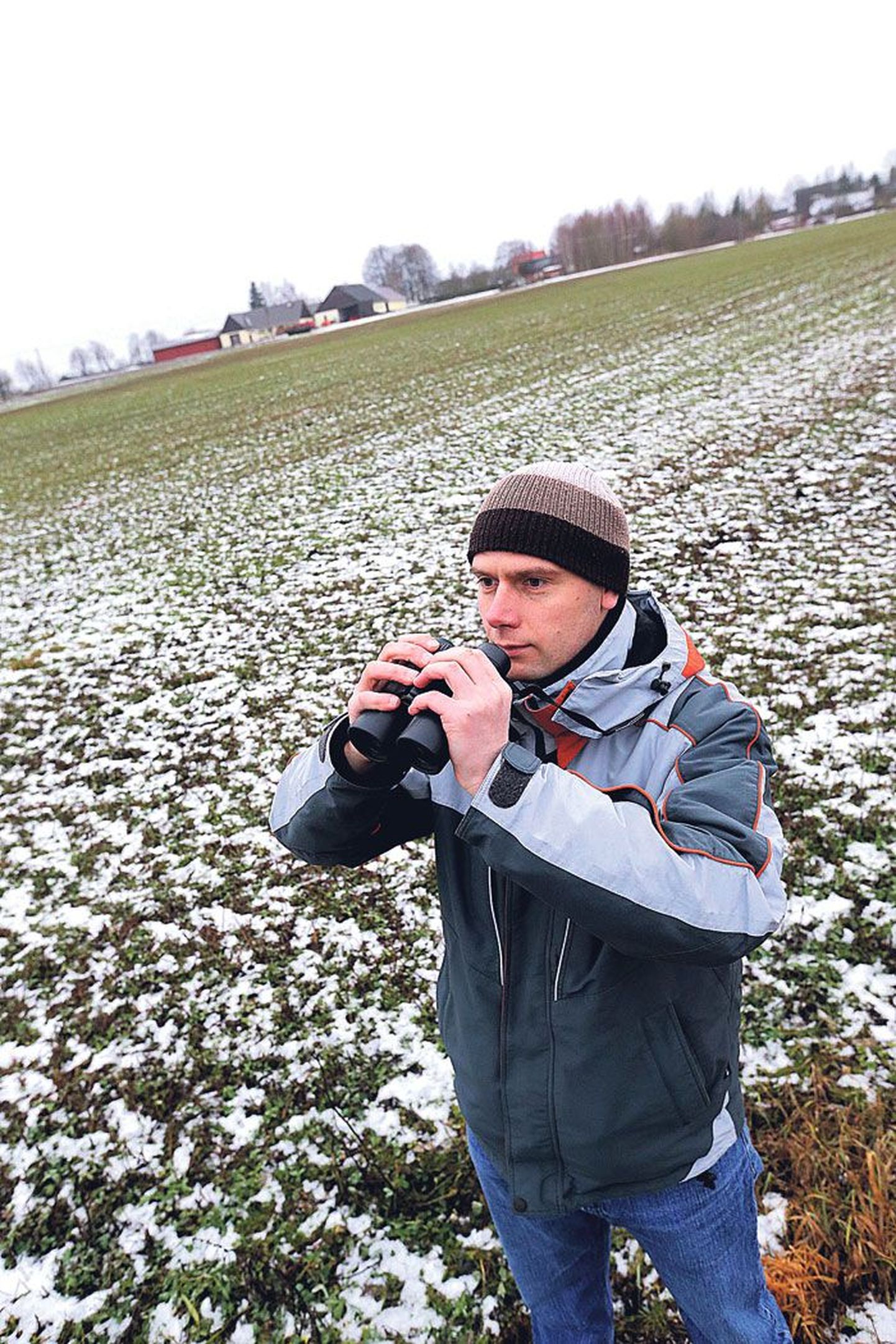 Esmaspäeval kaitses Tartu ülikooli geograaf Riho Marja doktoriväitekirja põllulindude seostest maakasutusega. Juba eile õhtul sõitis ta Saksamaale, et jätkata põllulindude seoste uurimist mahepõllunduse ning keskkonnasäästliku põllupidamisega.